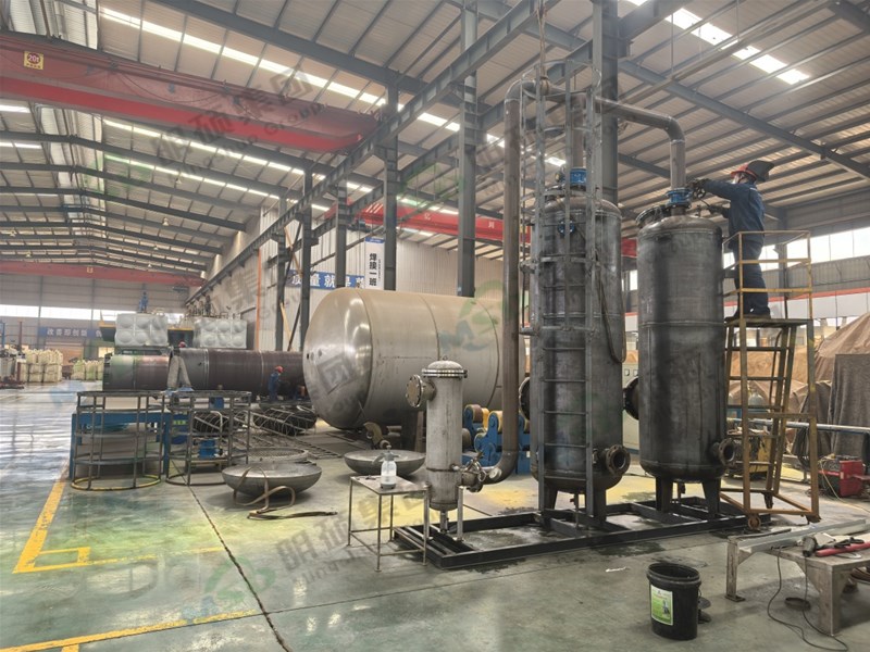 大型脫硫設(shè)備正在制作中